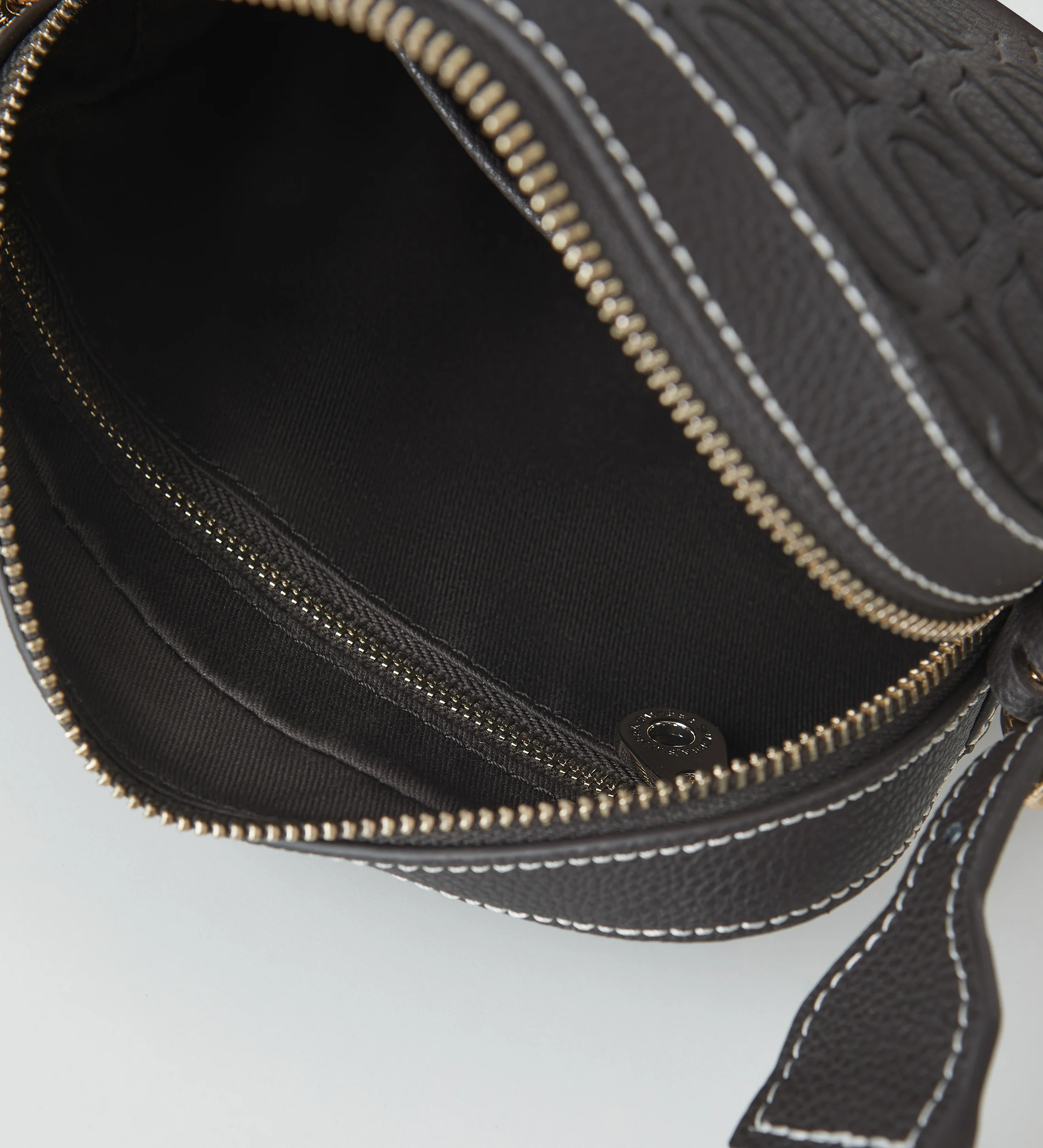 Bolso logo grabado - Image 5
