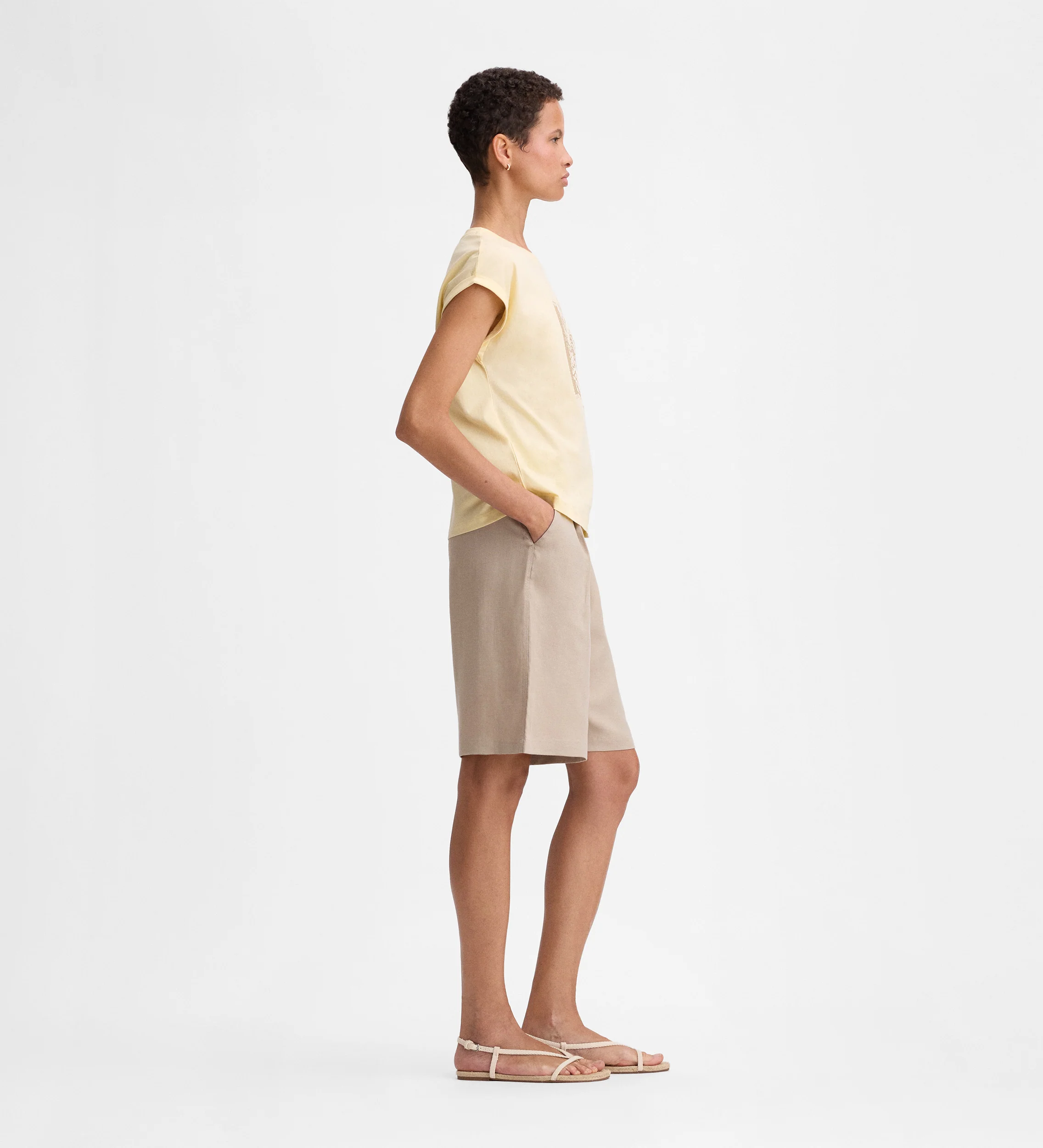 Camiseta con bordado - Image 2