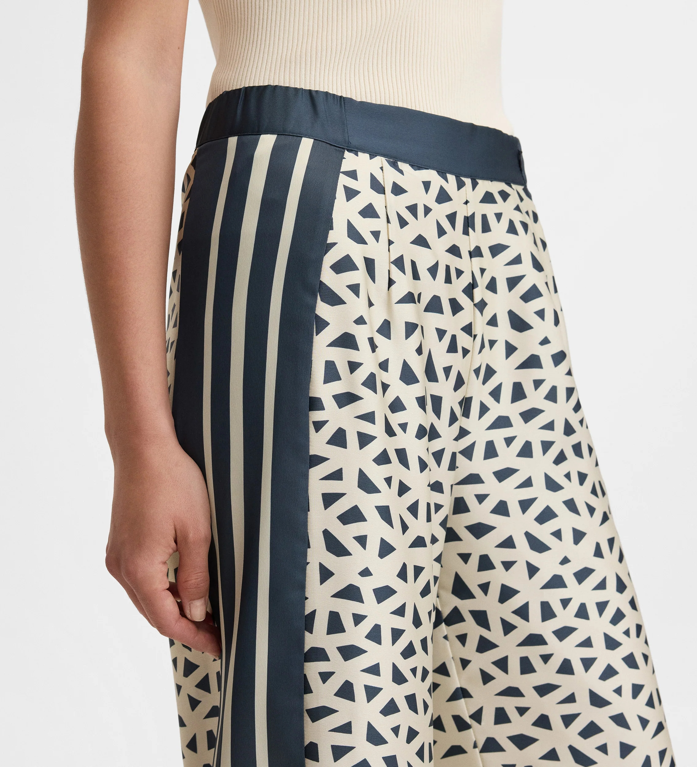 Pantalón fluido estampado - Image 4
