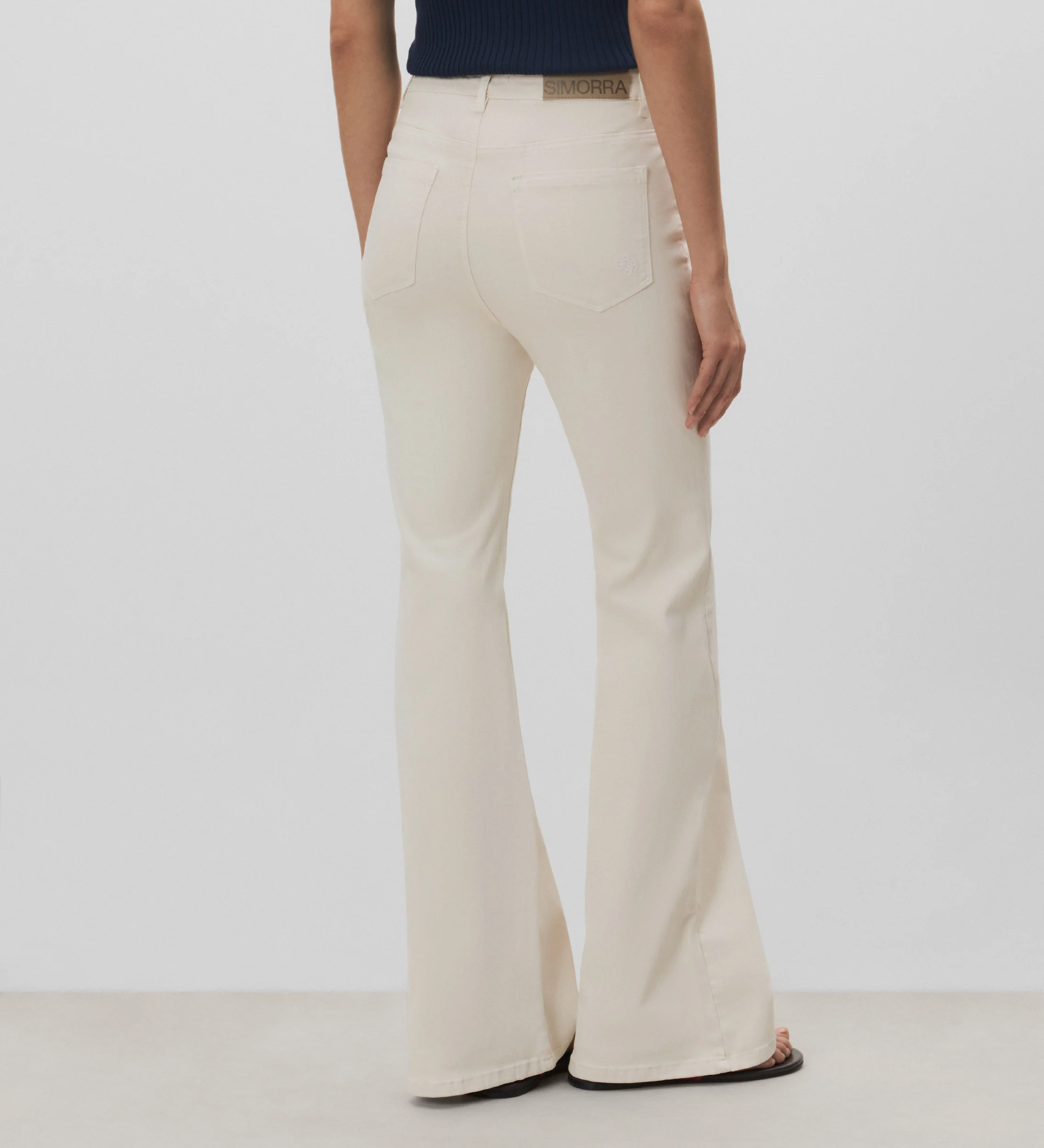 Pantalón vaquero acampanado - Image 5