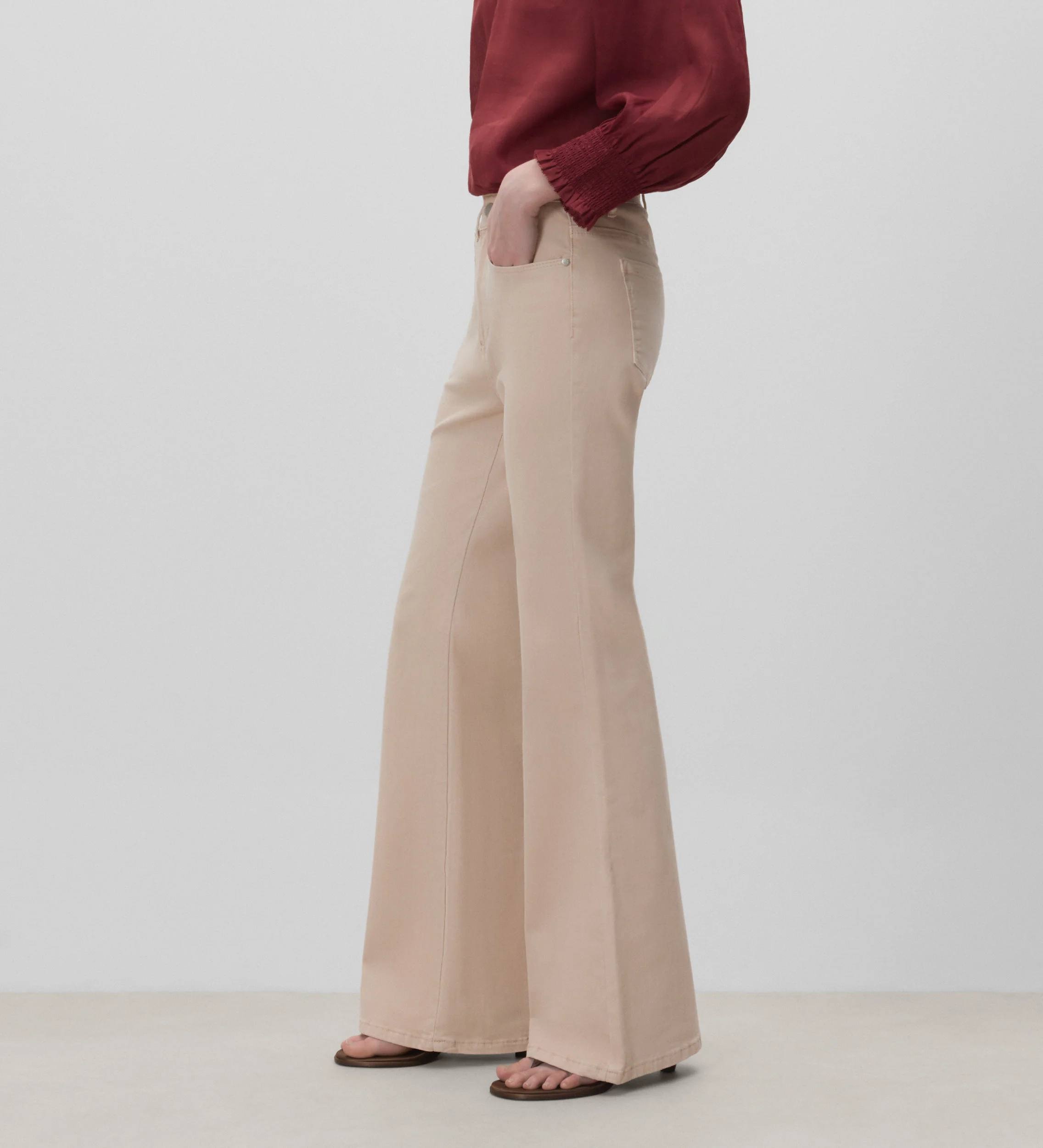 Pantalón vaquero acampanado - Image 4