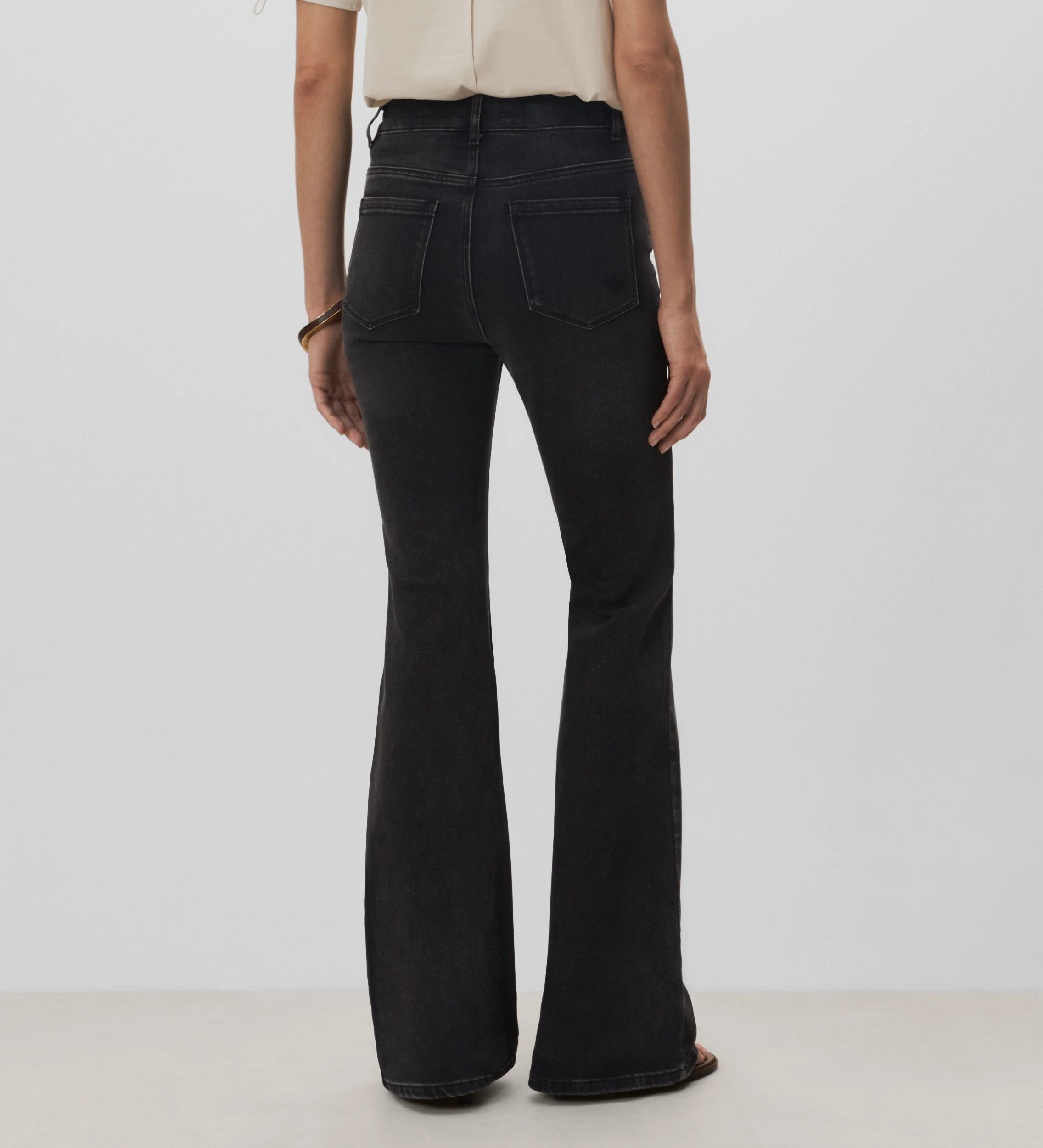 Pantalón vaquero acampanado - Image 5