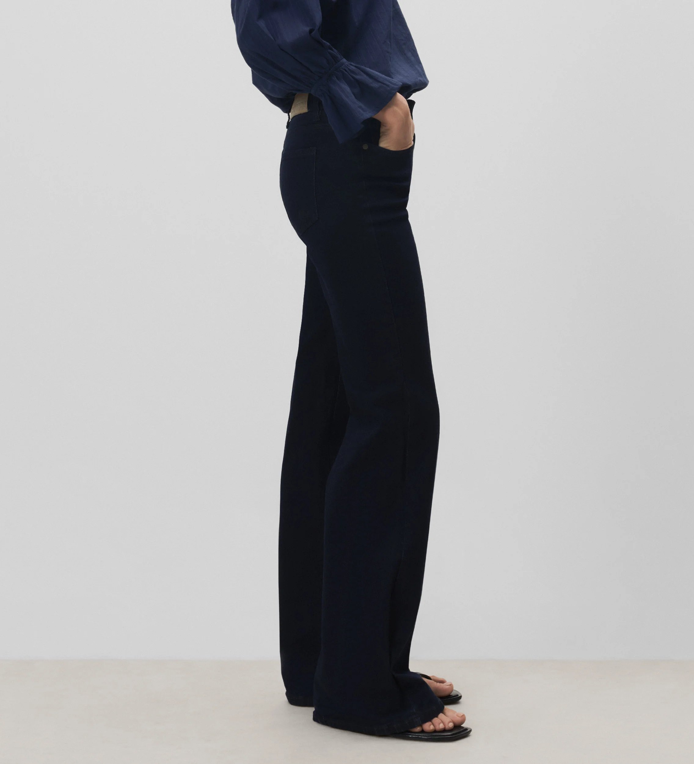 Pantalón vaquero acampanado - Image 3