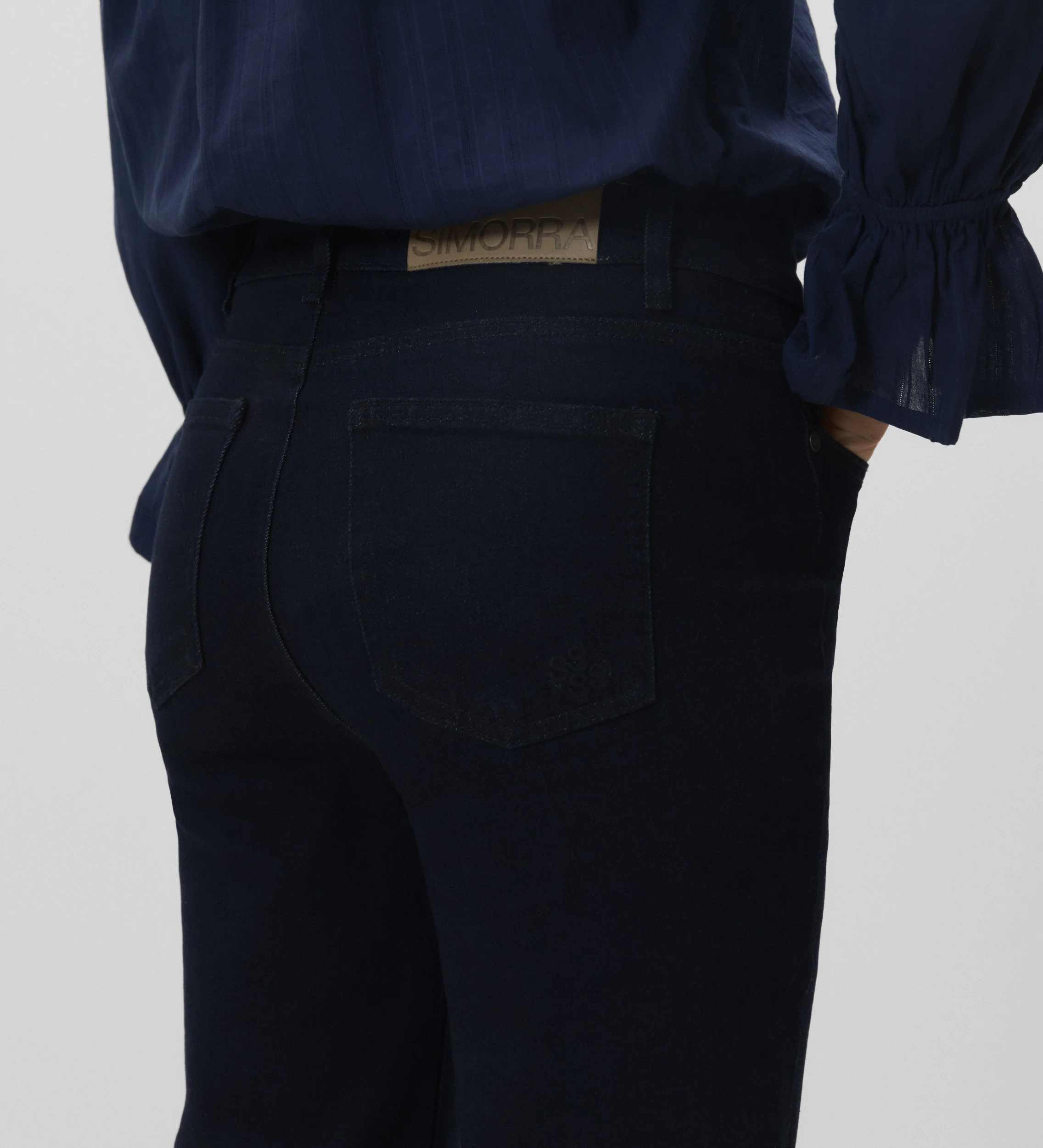 Pantalón vaquero acampanado - Image 4