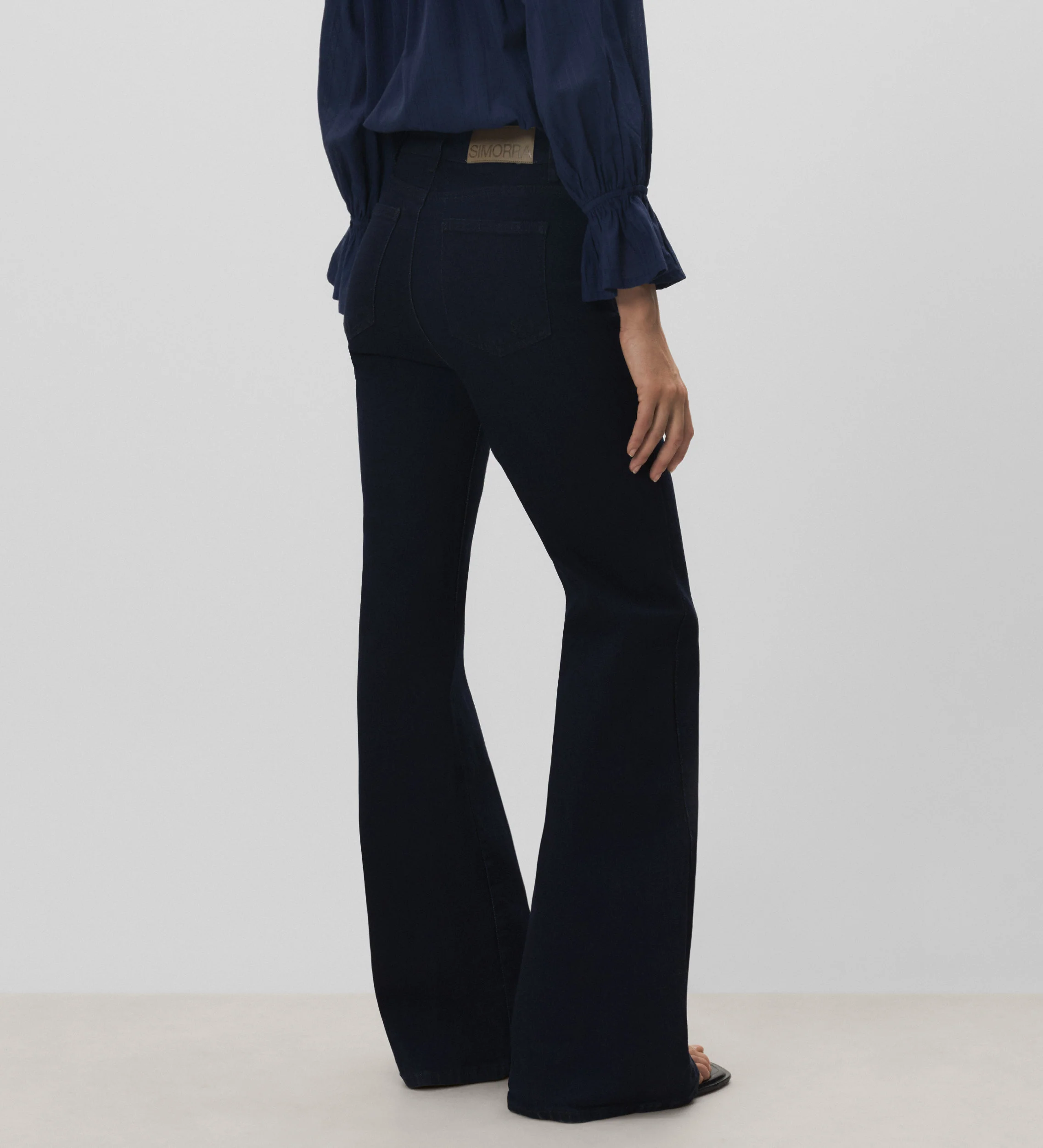 Pantalón vaquero acampanado - Image 5
