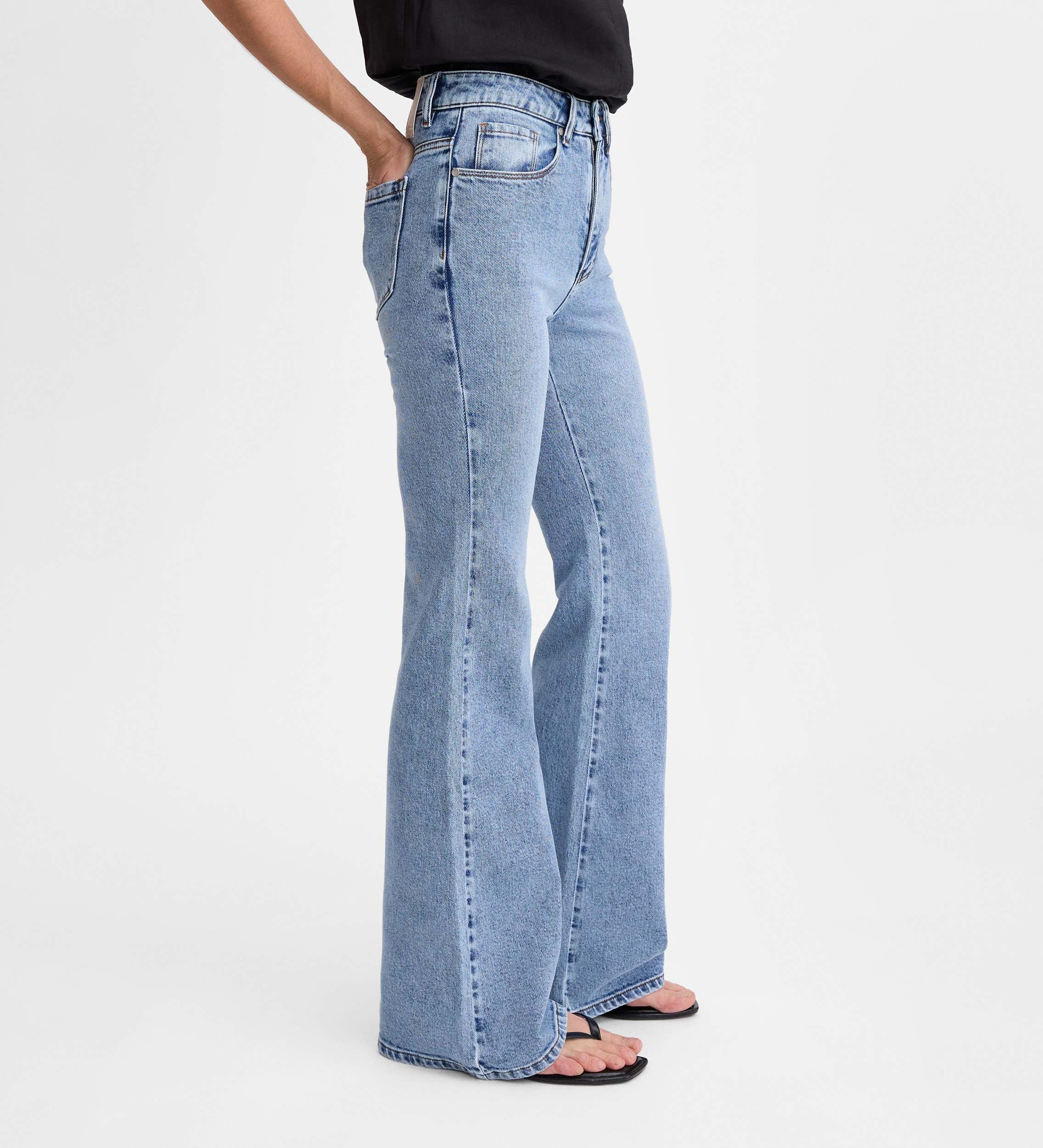 Pantalón vaquero acampanado - Image 4
