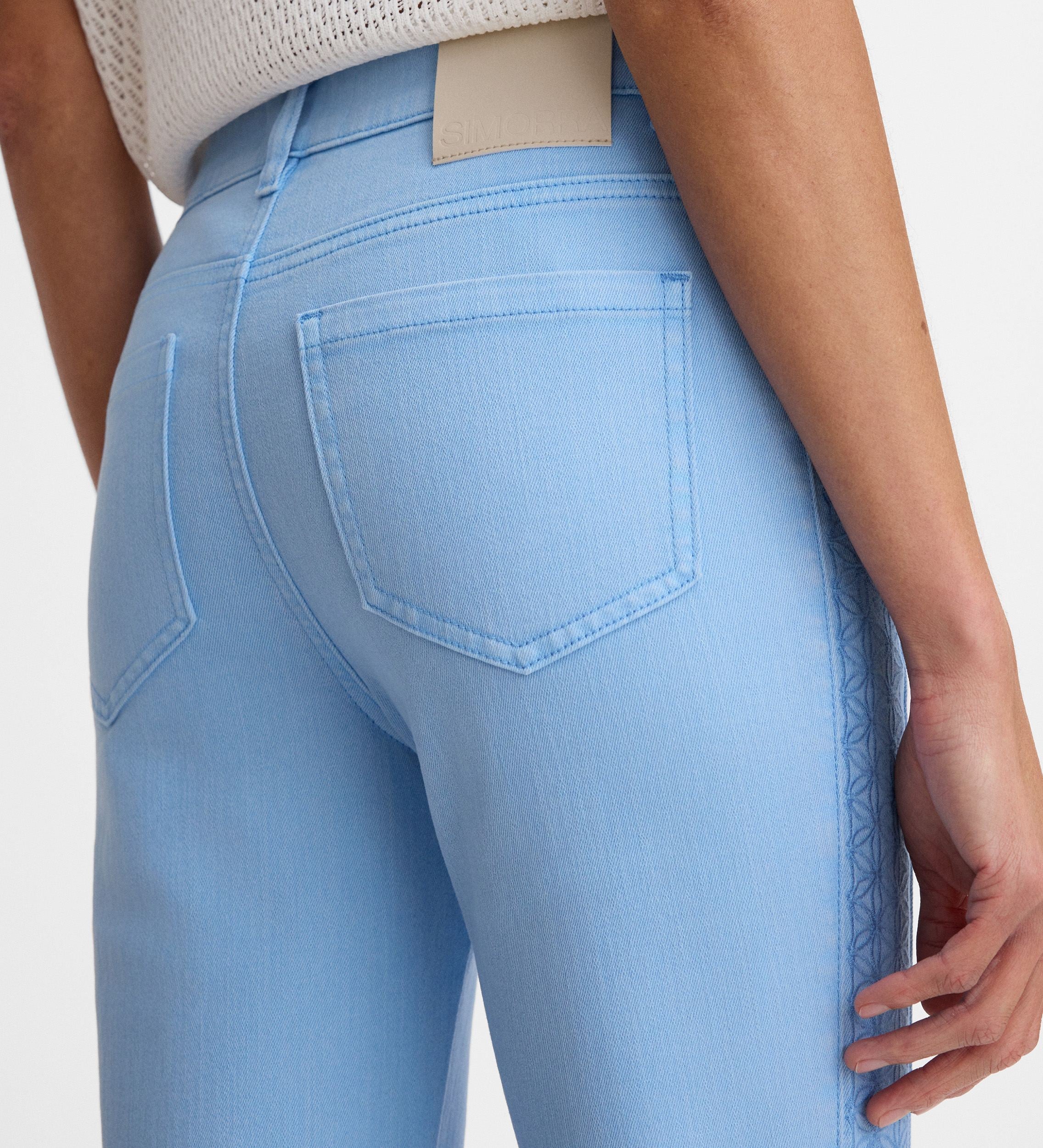 Pantalón vaquero bordado - Image 5