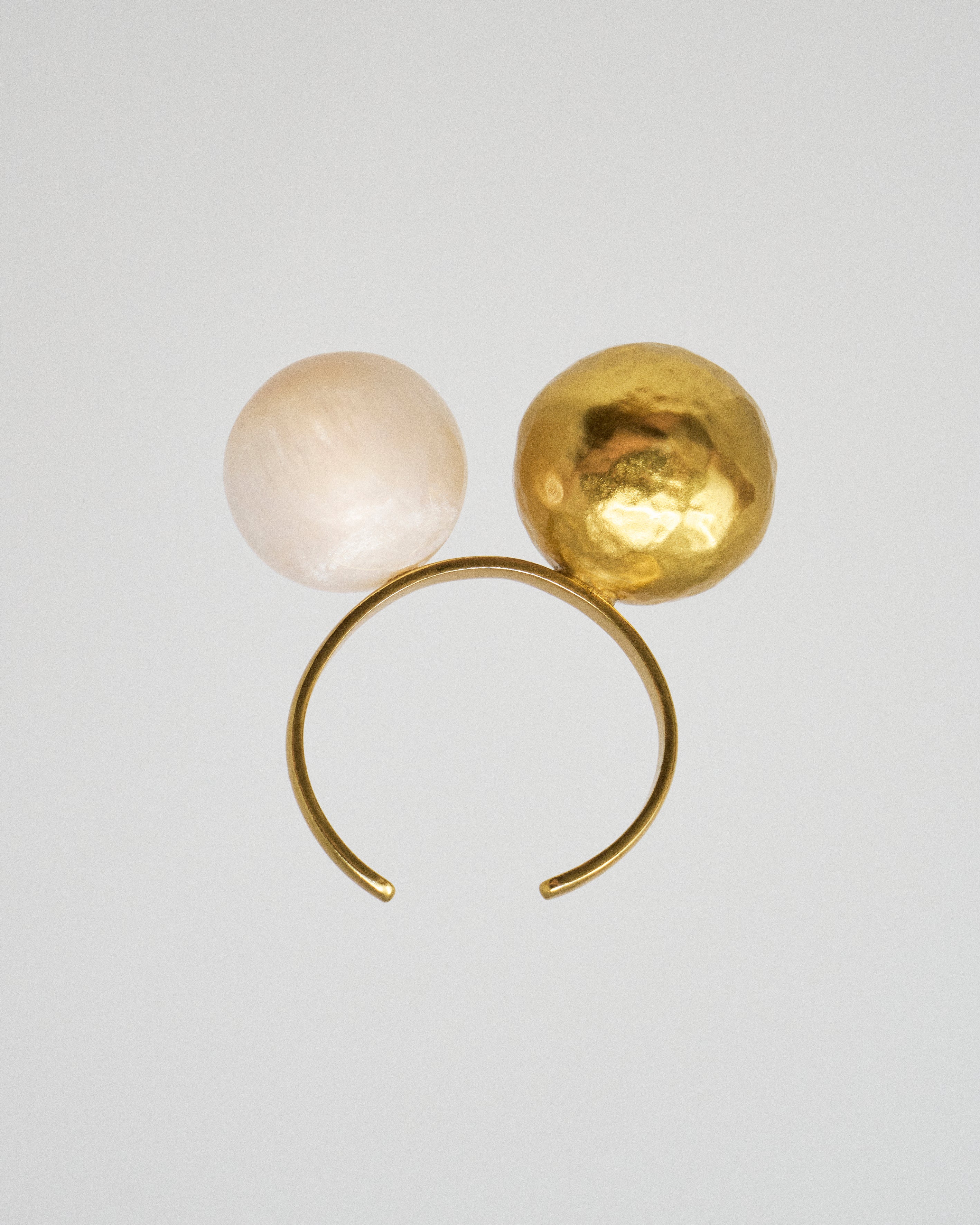 Pulsera dorada bolas - Image 3