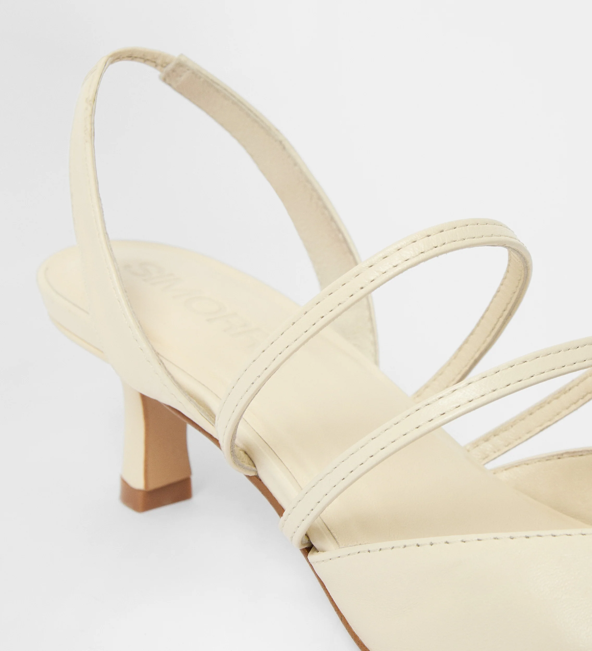 Zapato punta tacón kitten - Image 4